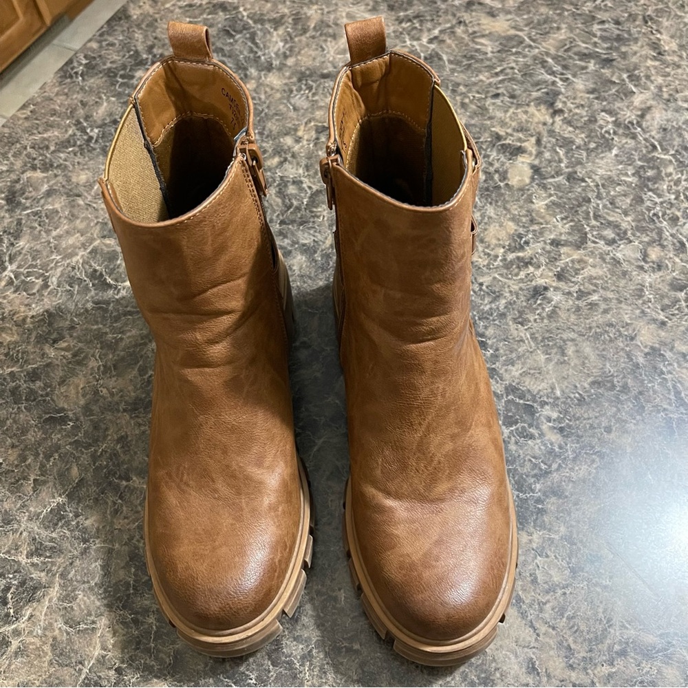 Pierre Dumas Boots Size 7.5
